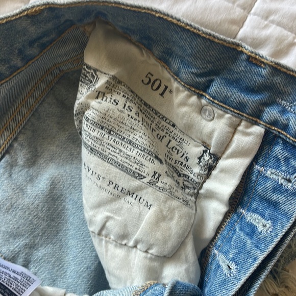 Levi’s 501 Shorts - Picture 2 of 4